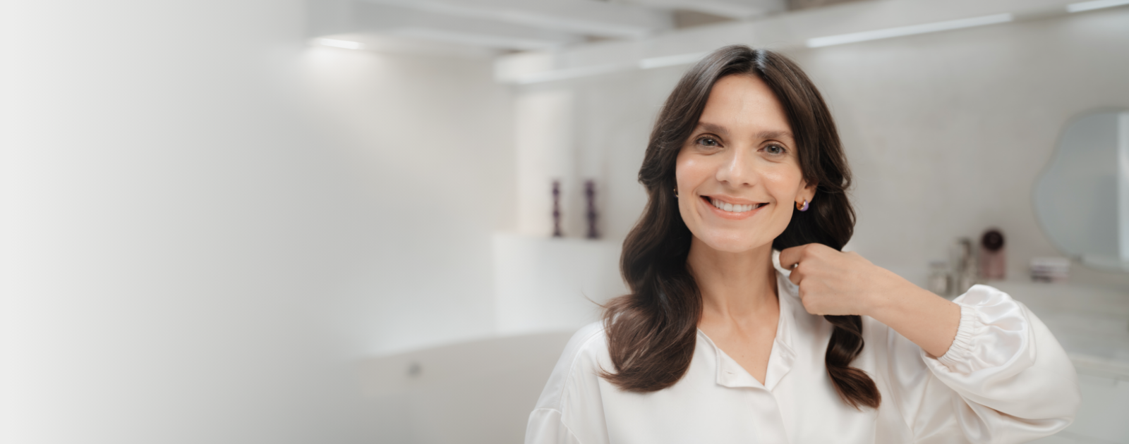 Beotebal - a woman combs hair
